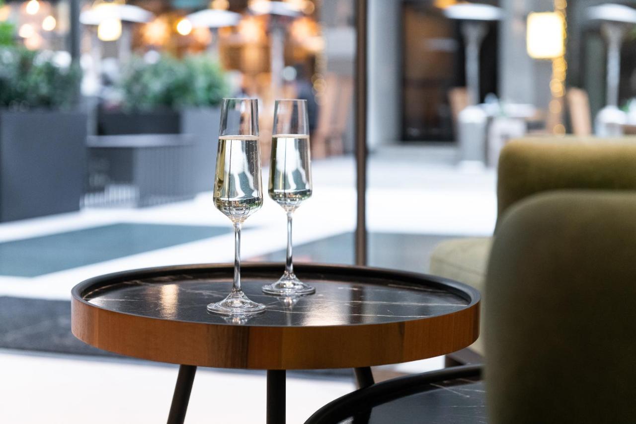 S Hotel Boutique เทสซาโลนิกิ ภายนอก รูปภาพ Champagne flutes