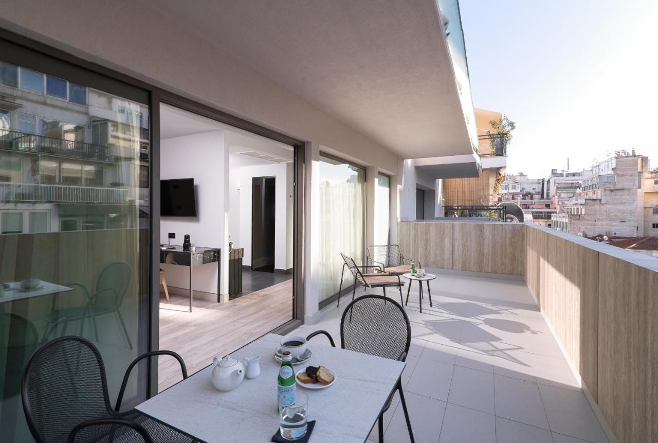 S Hotel Boutique เทสซาโลนิกิ ภายนอก รูปภาพ The hotel's balcony
