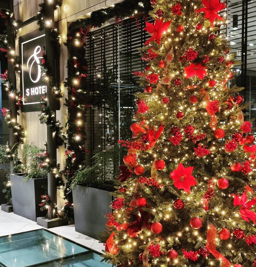 S Hotel Boutique เทสซาโลนิกิ ภายนอก รูปภาพ Christmas tree at the S Hotel